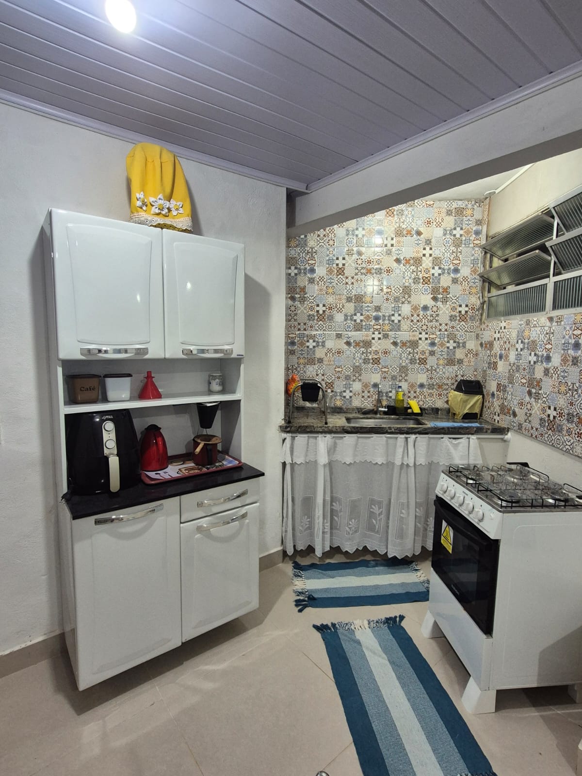 Cozinha detalhada da Toca do Tucunaré